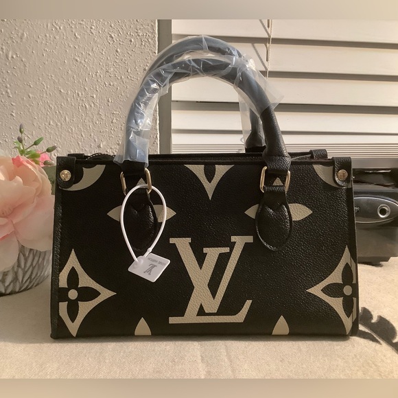 Crossbody/Handbag - Picture 2 of 6